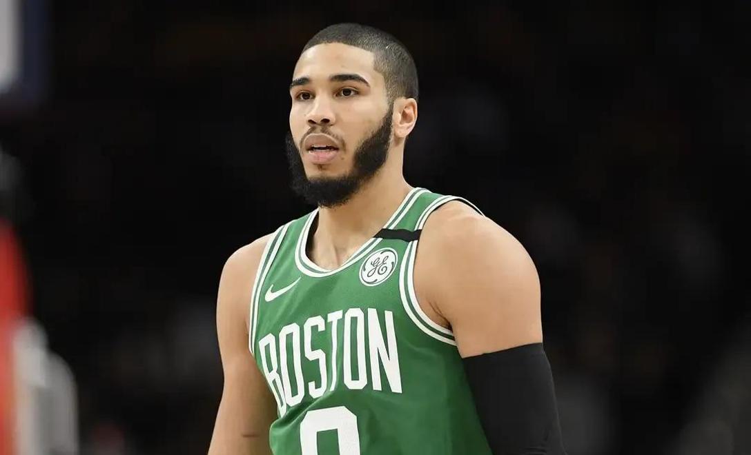 约基奇复出首战，塔图姆状态火爆，引发争议成为焦点！